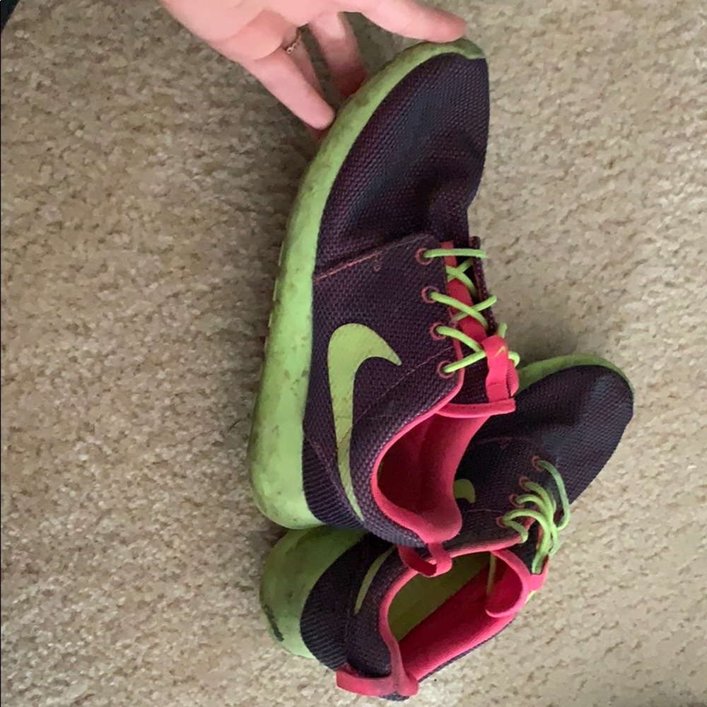 Super comfy Nike Roshes !! 😁